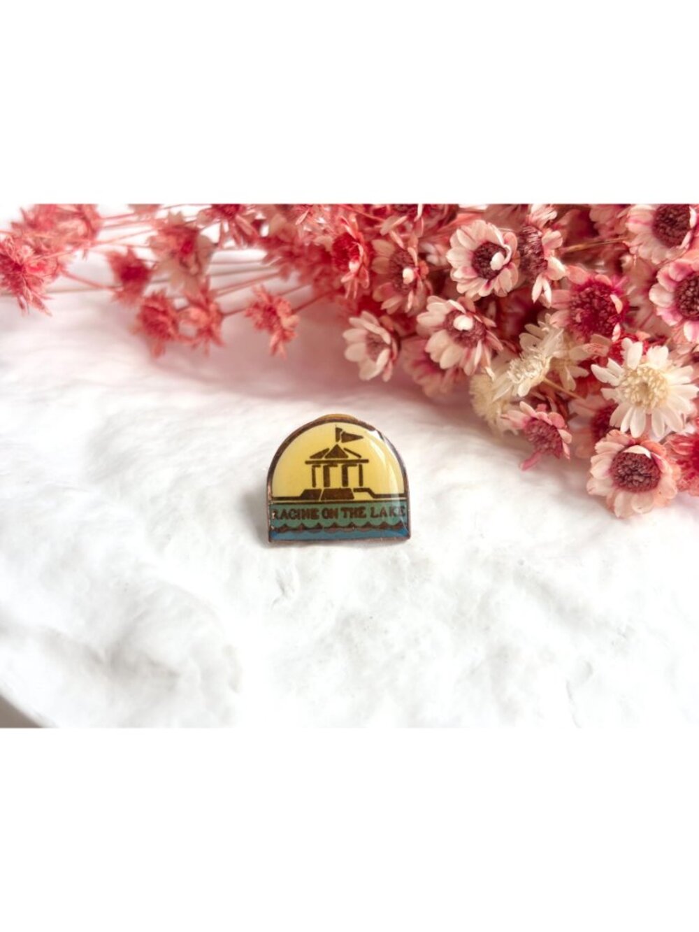 Racine On the Lake Wisconsin Boating Enameled Vintage Gold Toned Lapel Pin - Picture 2 of 12